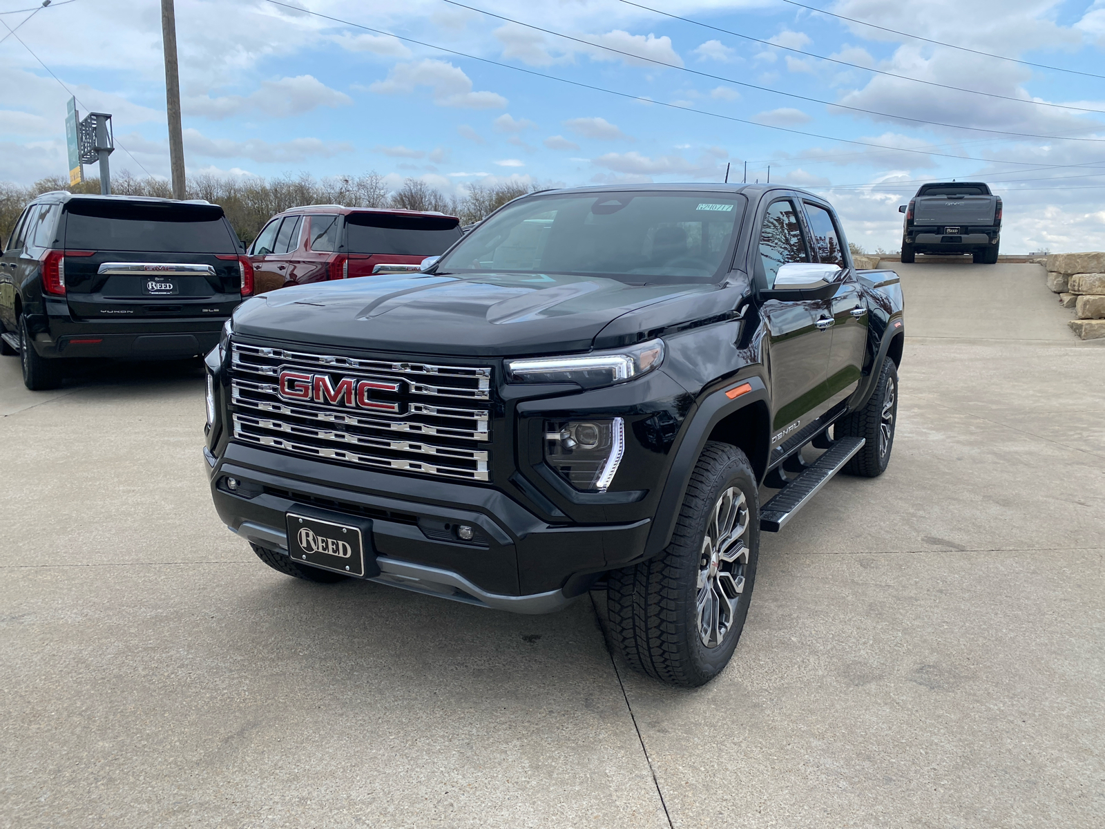 2024 GMC Canyon 4WD Denali Crew Cab 2