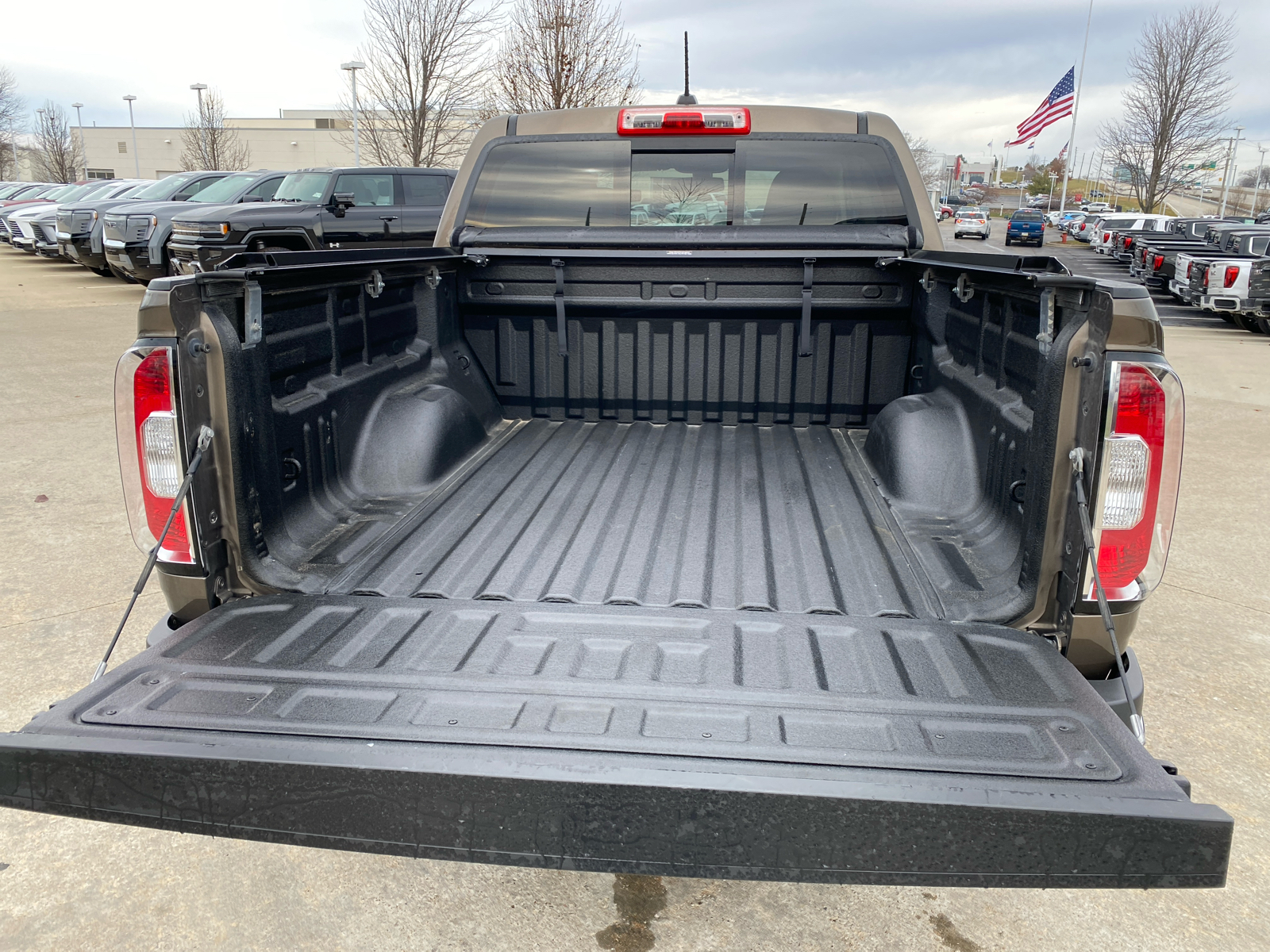 2017 GMC Canyon 4WD SLT Crew Cab 128.3 31