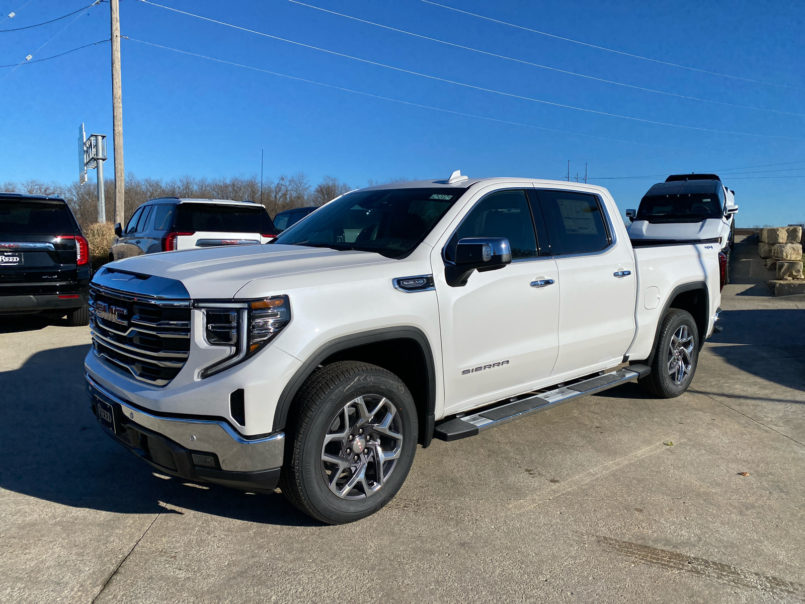 2025 GMC Sierra 1500 SLT 1