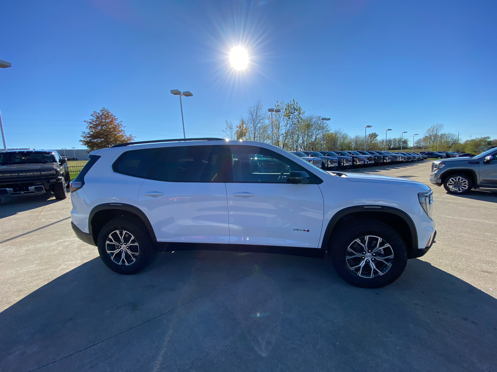 2025 GMC Acadia AWD AT4 5