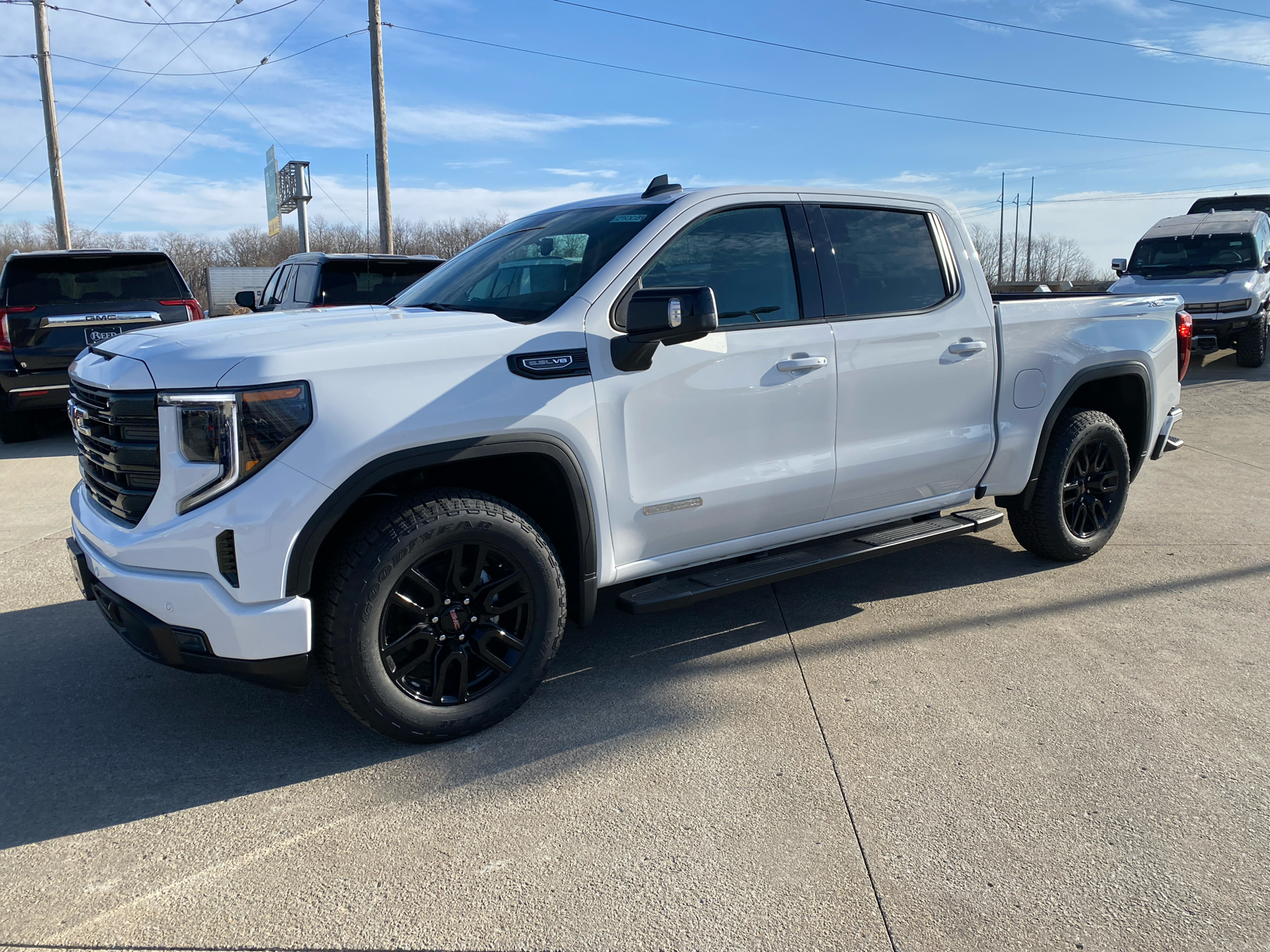 2025 GMC Sierra 1500 Elevation 1