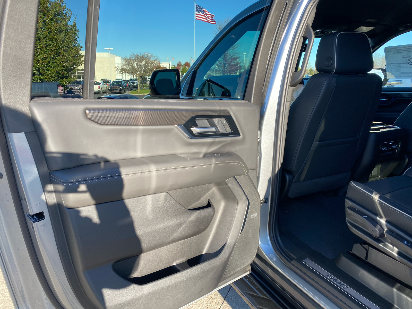 2025 GMC Yukon XL Elevation 30