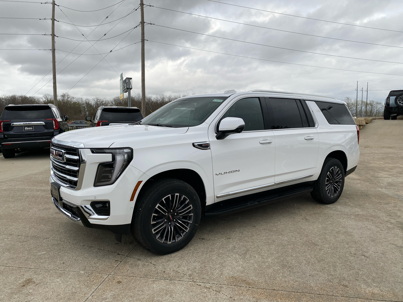 2025 GMC Yukon XL Elevation 1