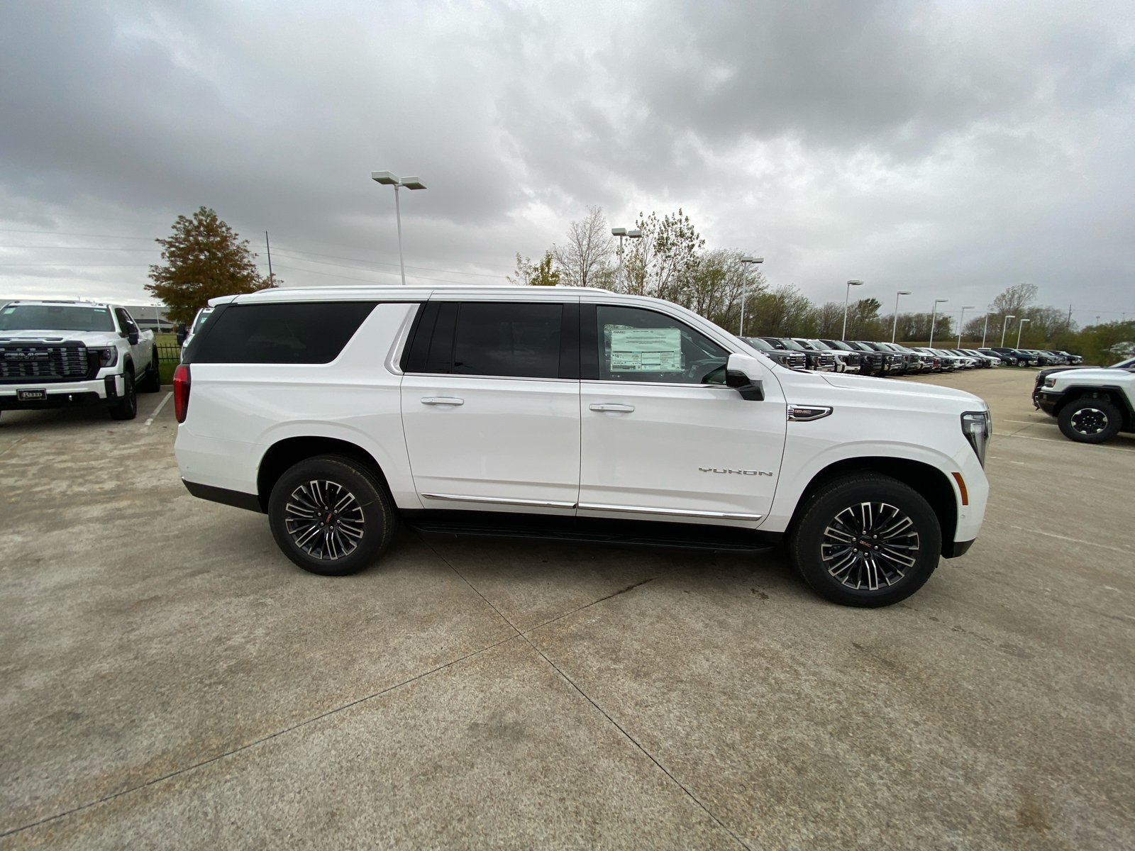 2025 GMC Yukon XL Elevation 5