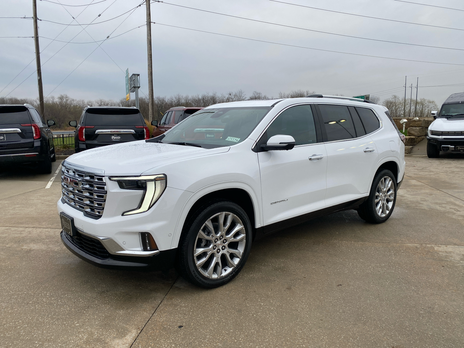 2025 GMC Acadia AWD Denali 1