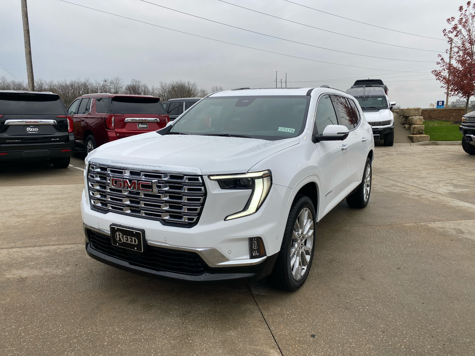 2025 GMC Acadia AWD Denali 2