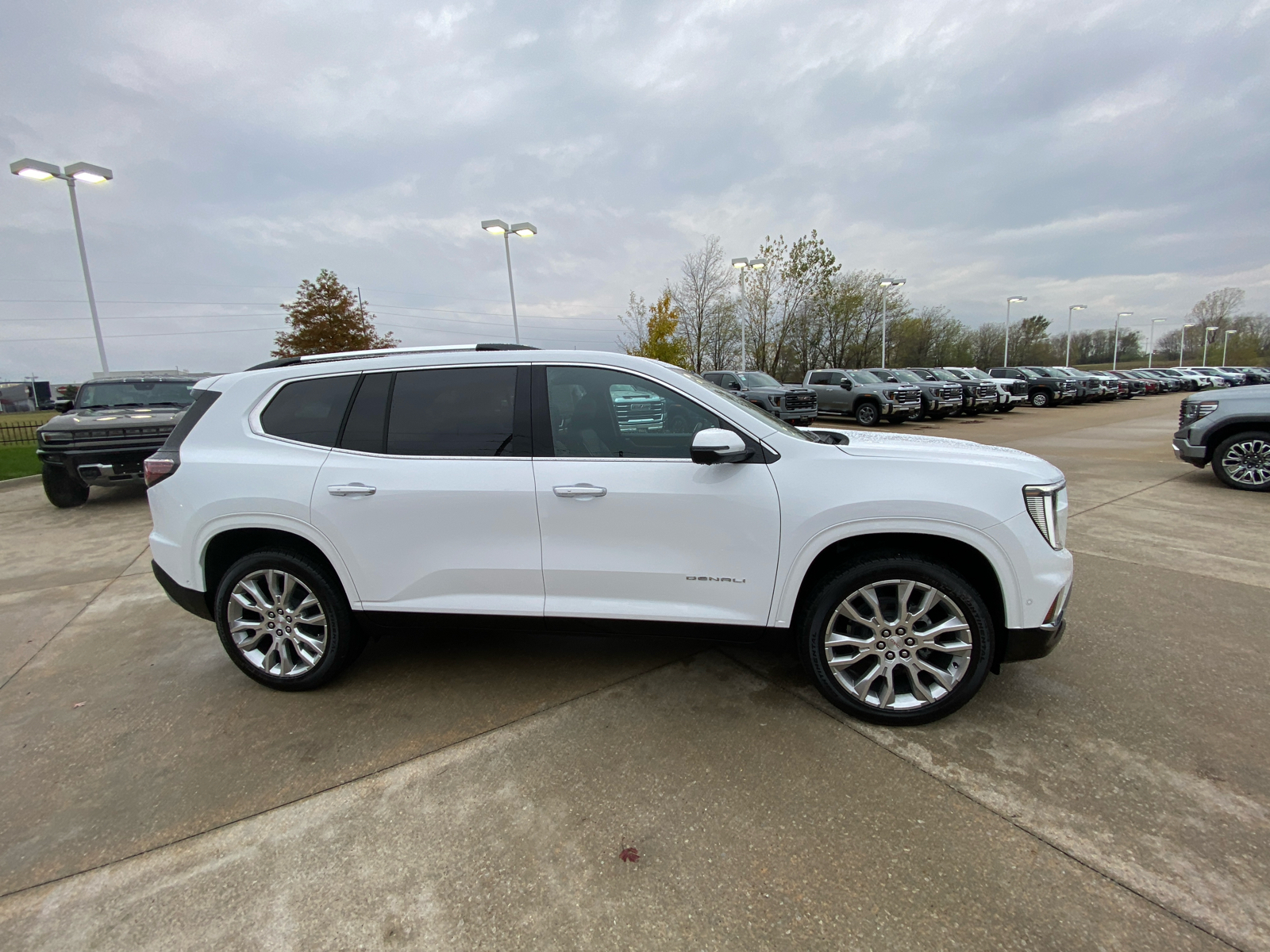 2025 GMC Acadia AWD Denali 5