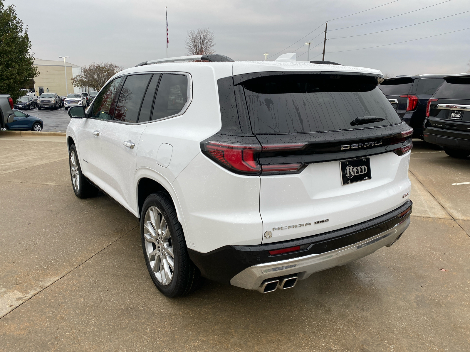 2025 GMC Acadia AWD Denali 8