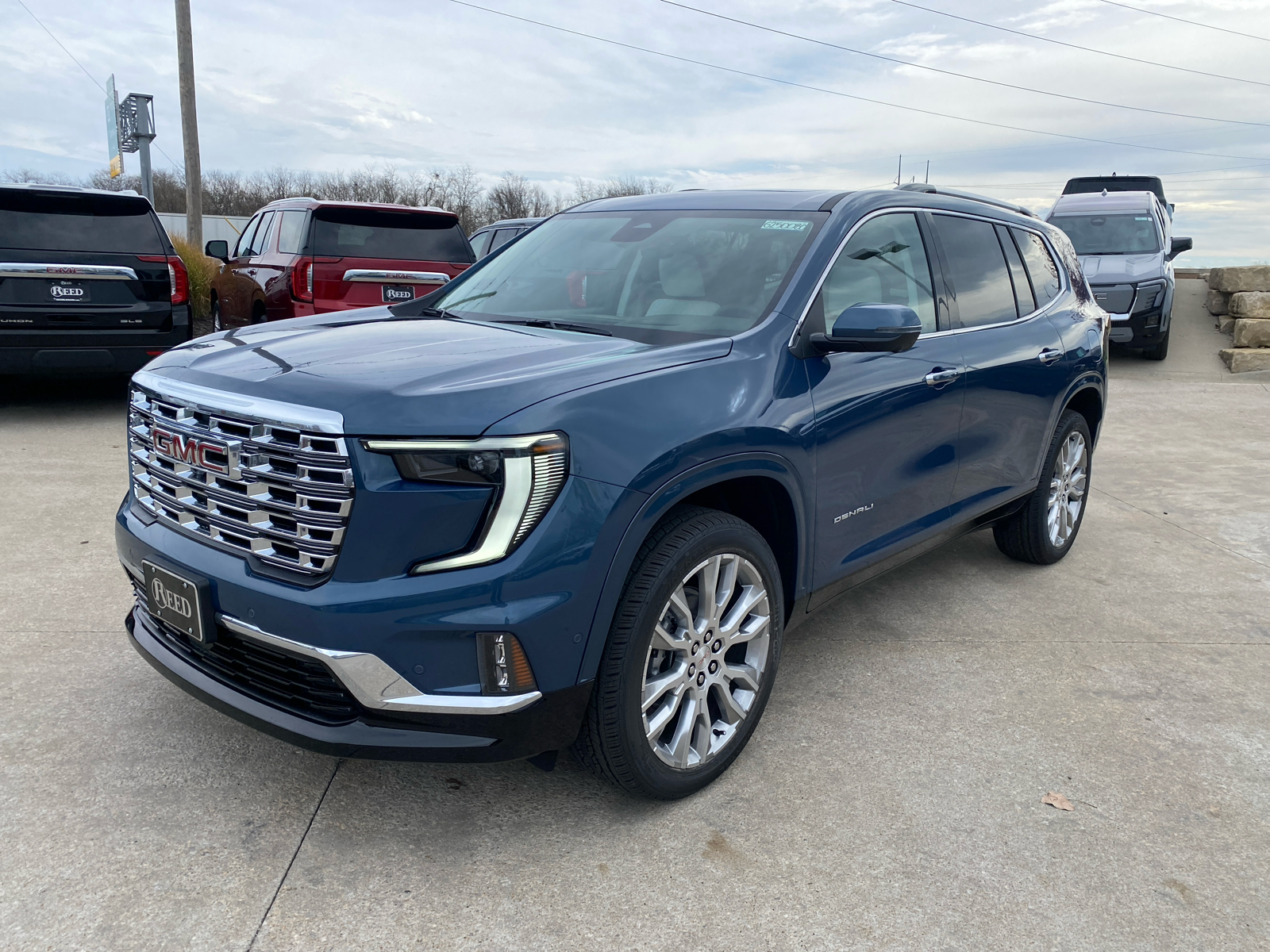 2025 GMC Acadia AWD Denali 1