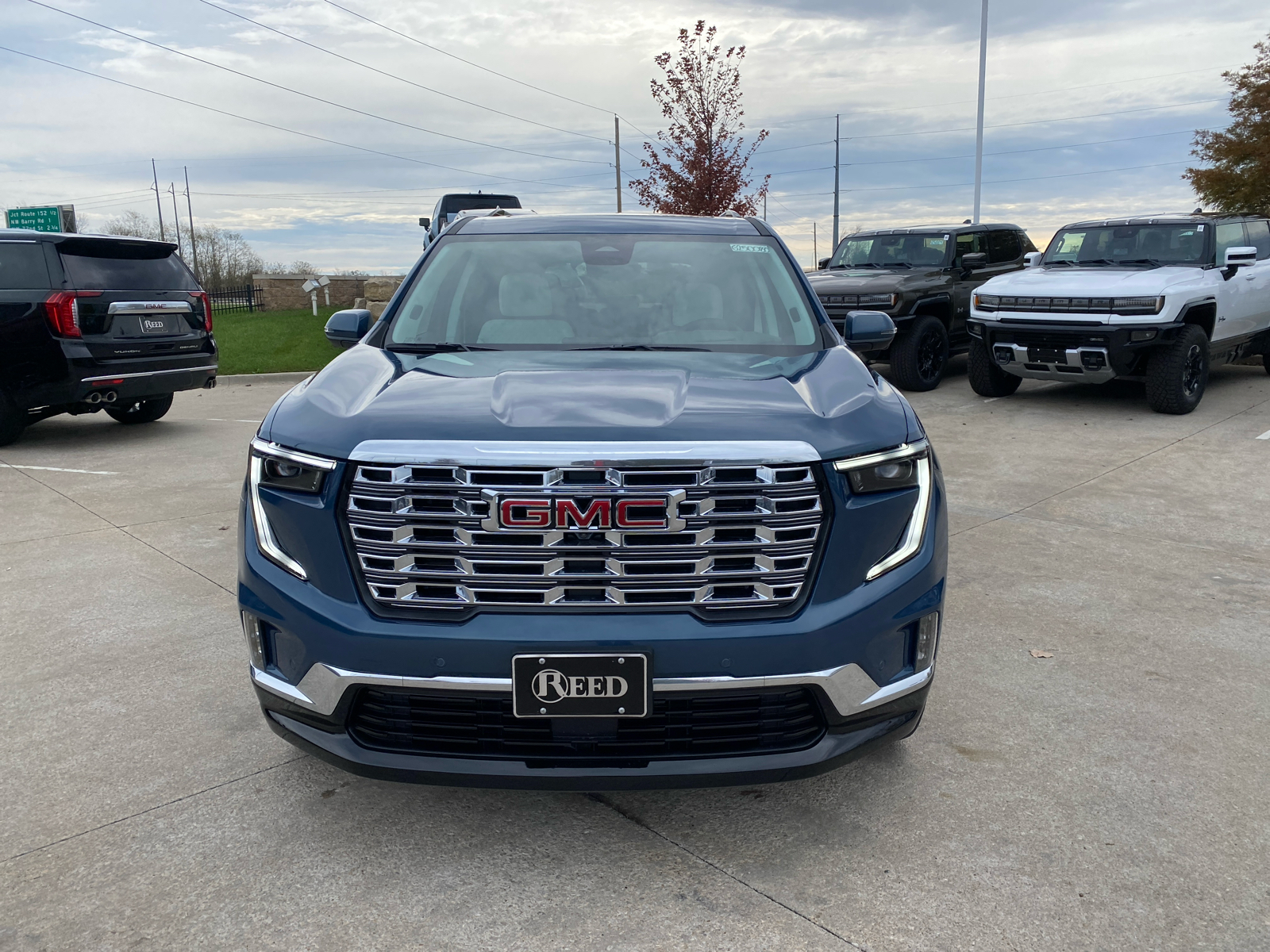 2025 GMC Acadia AWD Denali 3