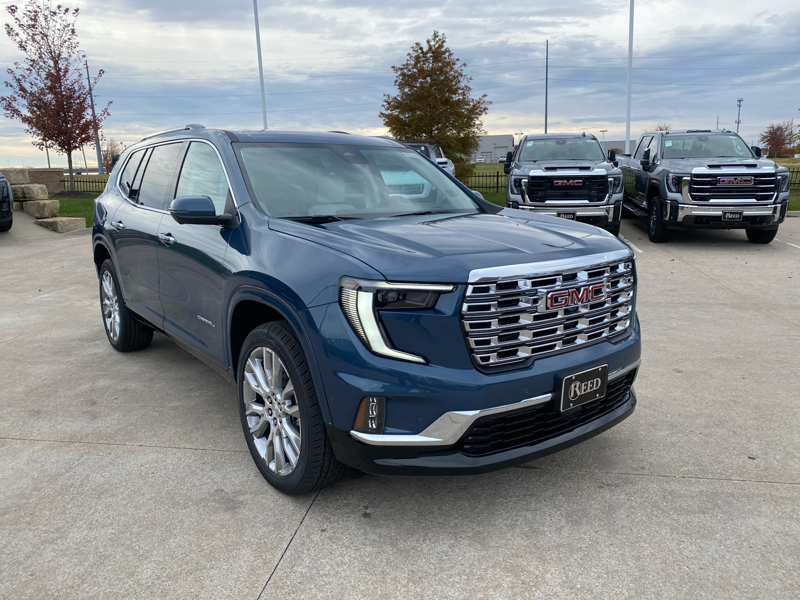 2025 GMC Acadia AWD Denali 4