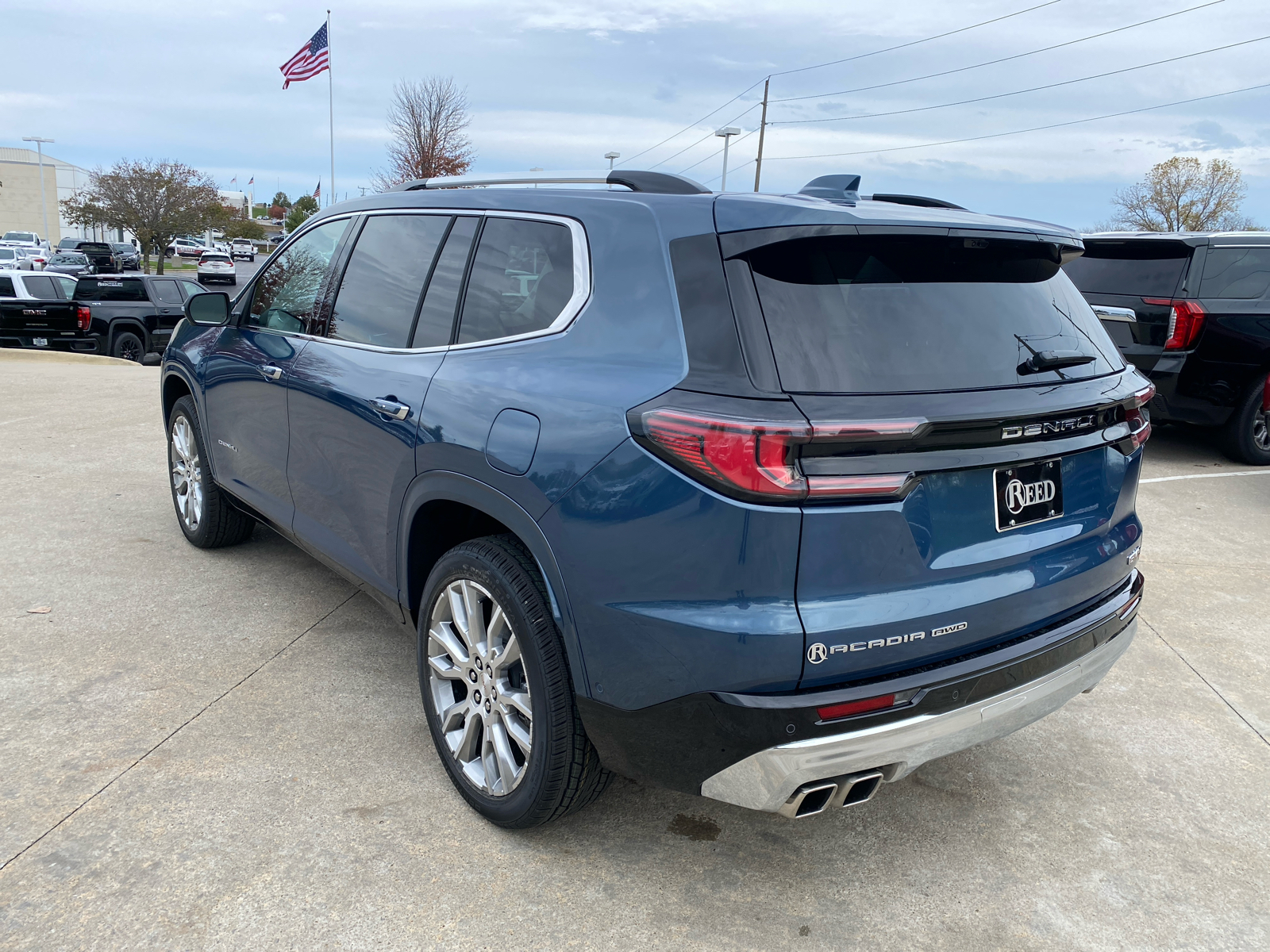 2025 GMC Acadia AWD Denali 8