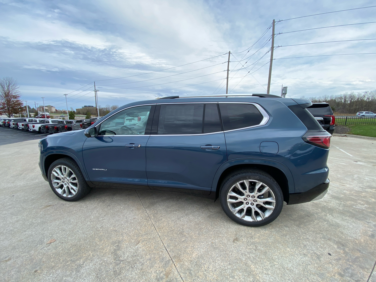 2025 GMC Acadia AWD Denali 9