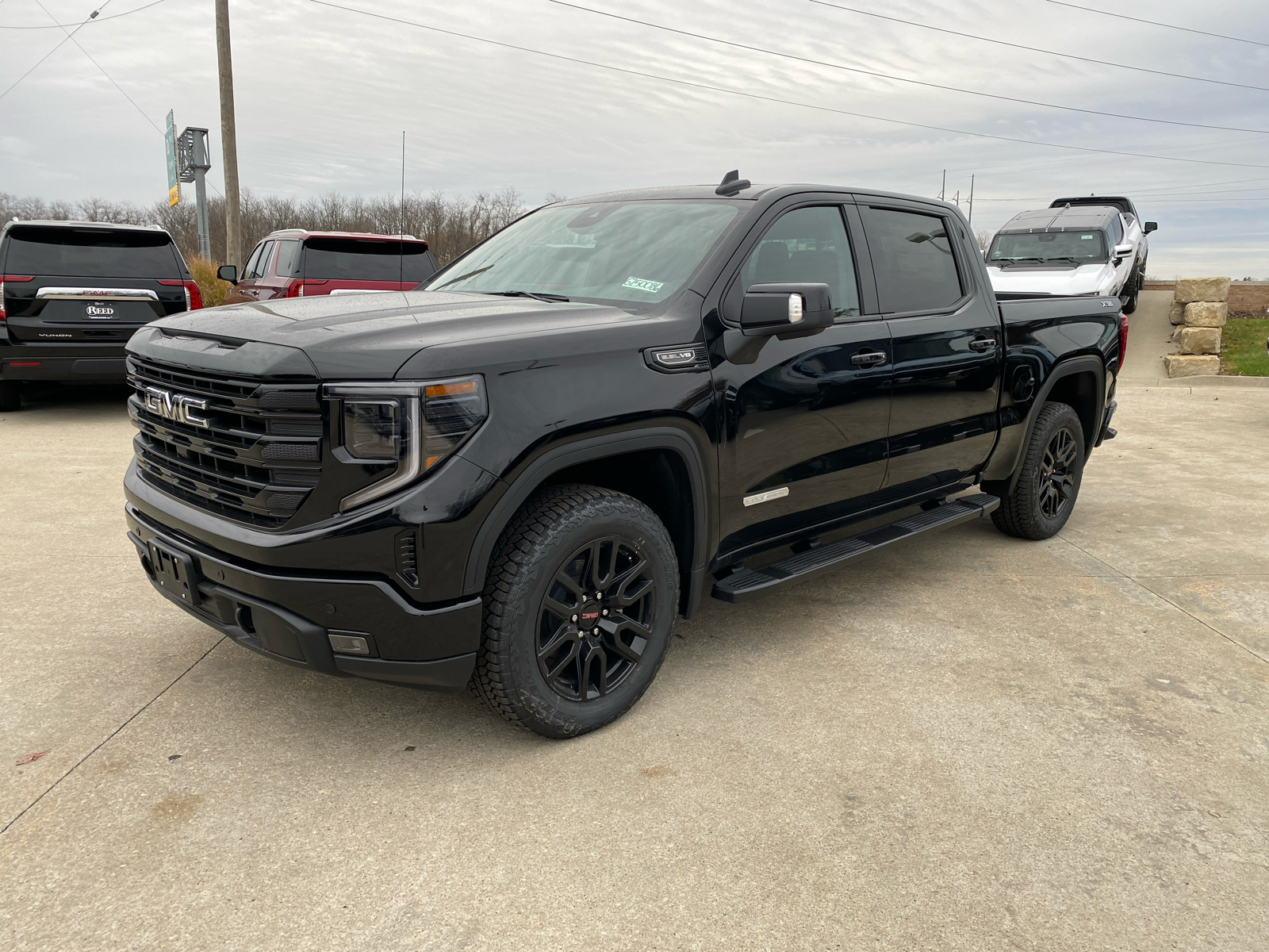 2025 GMC Sierra 1500 Elevation 1