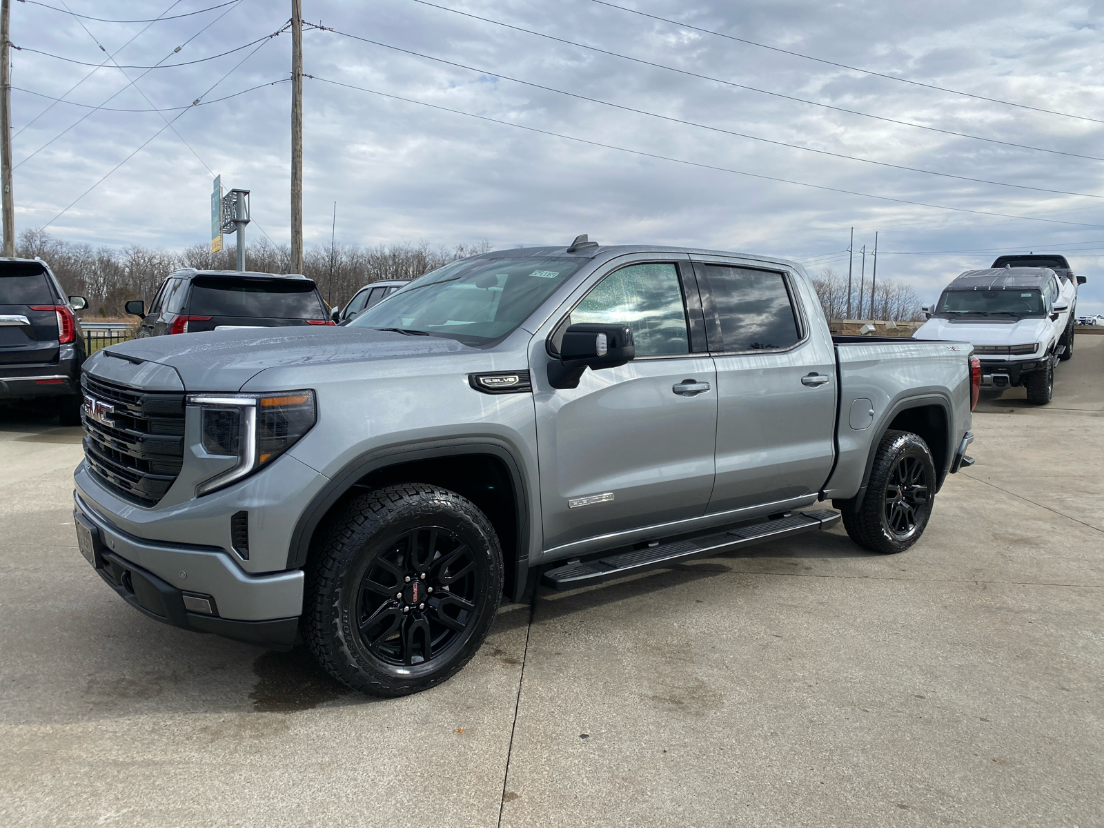 2025 GMC Sierra 1500 Elevation 1