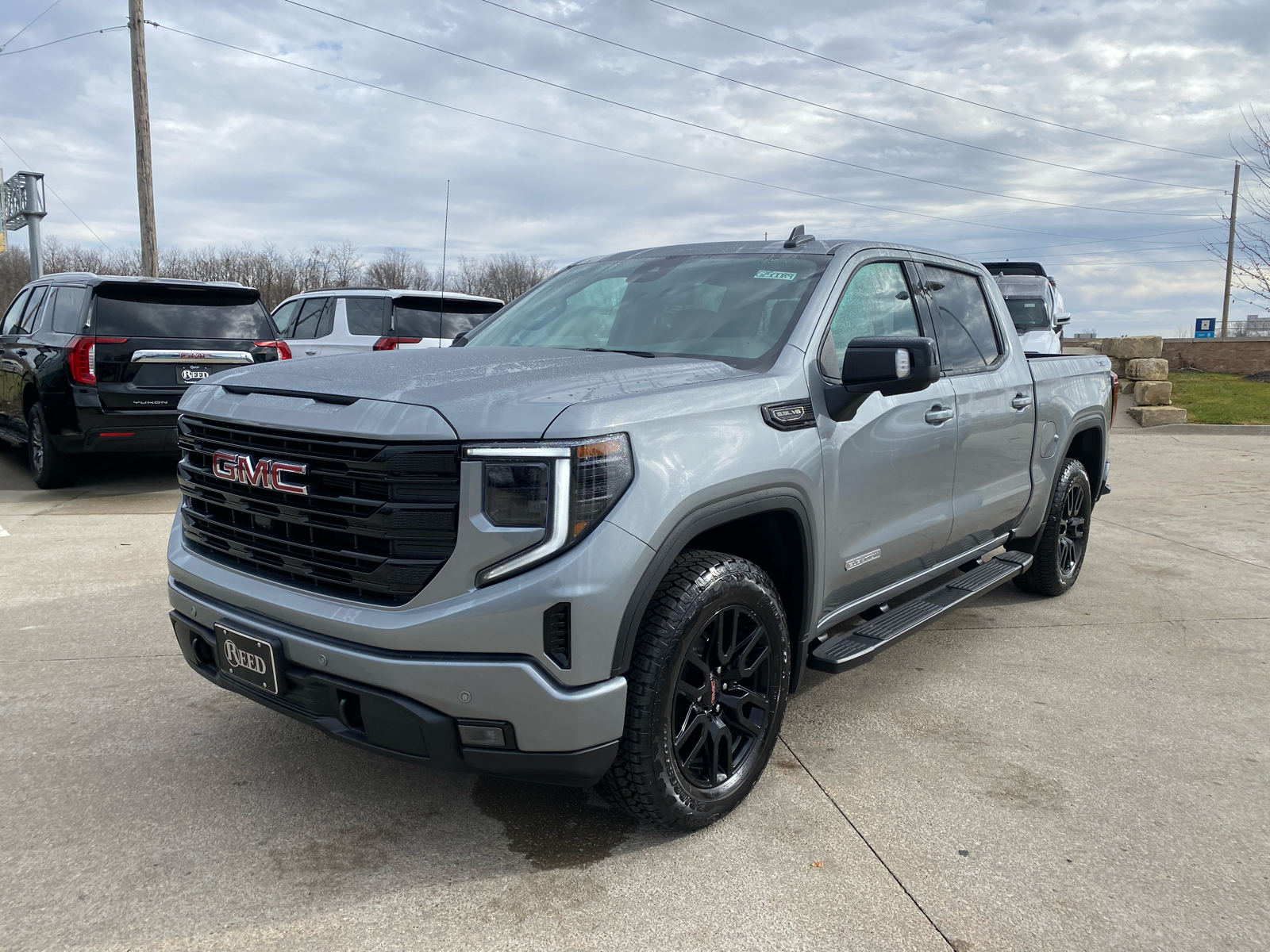 2025 GMC Sierra 1500 Elevation 2