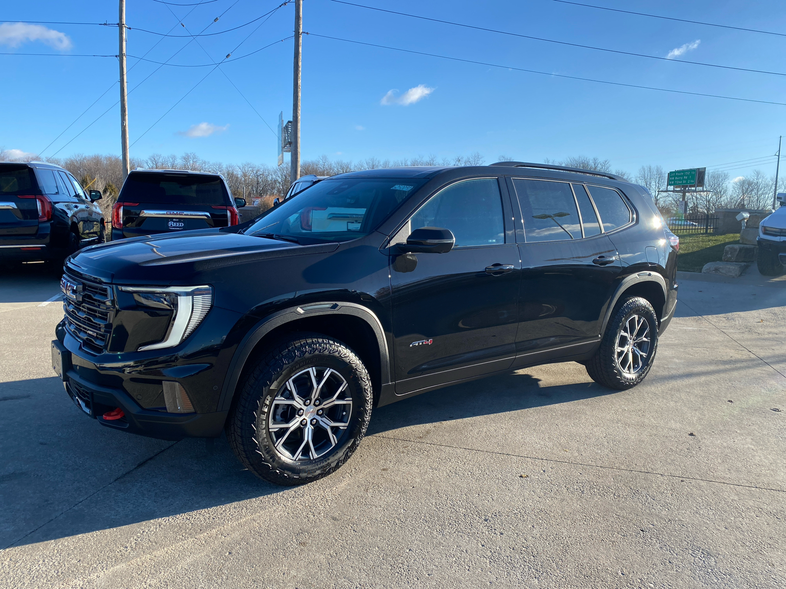 2025 GMC Acadia AWD AT4 1