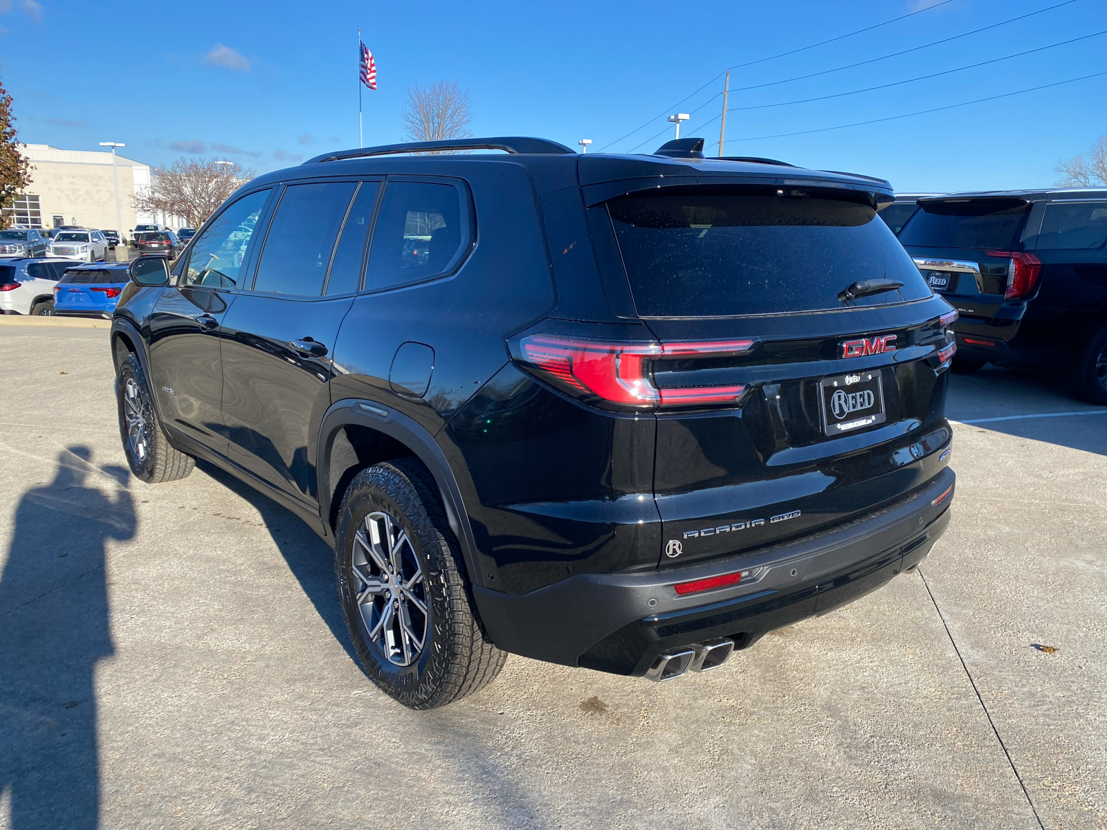 2025 GMC Acadia AWD AT4 8