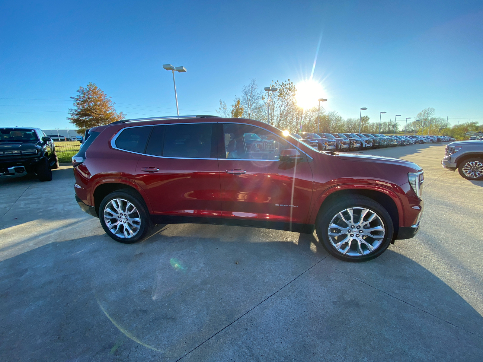 2025 GMC Acadia AWD Denali 5