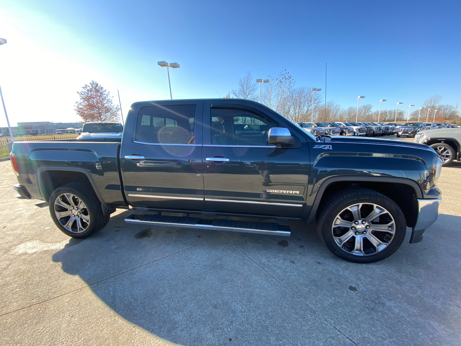 2017 GMC Sierra 1500 SLT 4WD Crew Cab 143.5 5