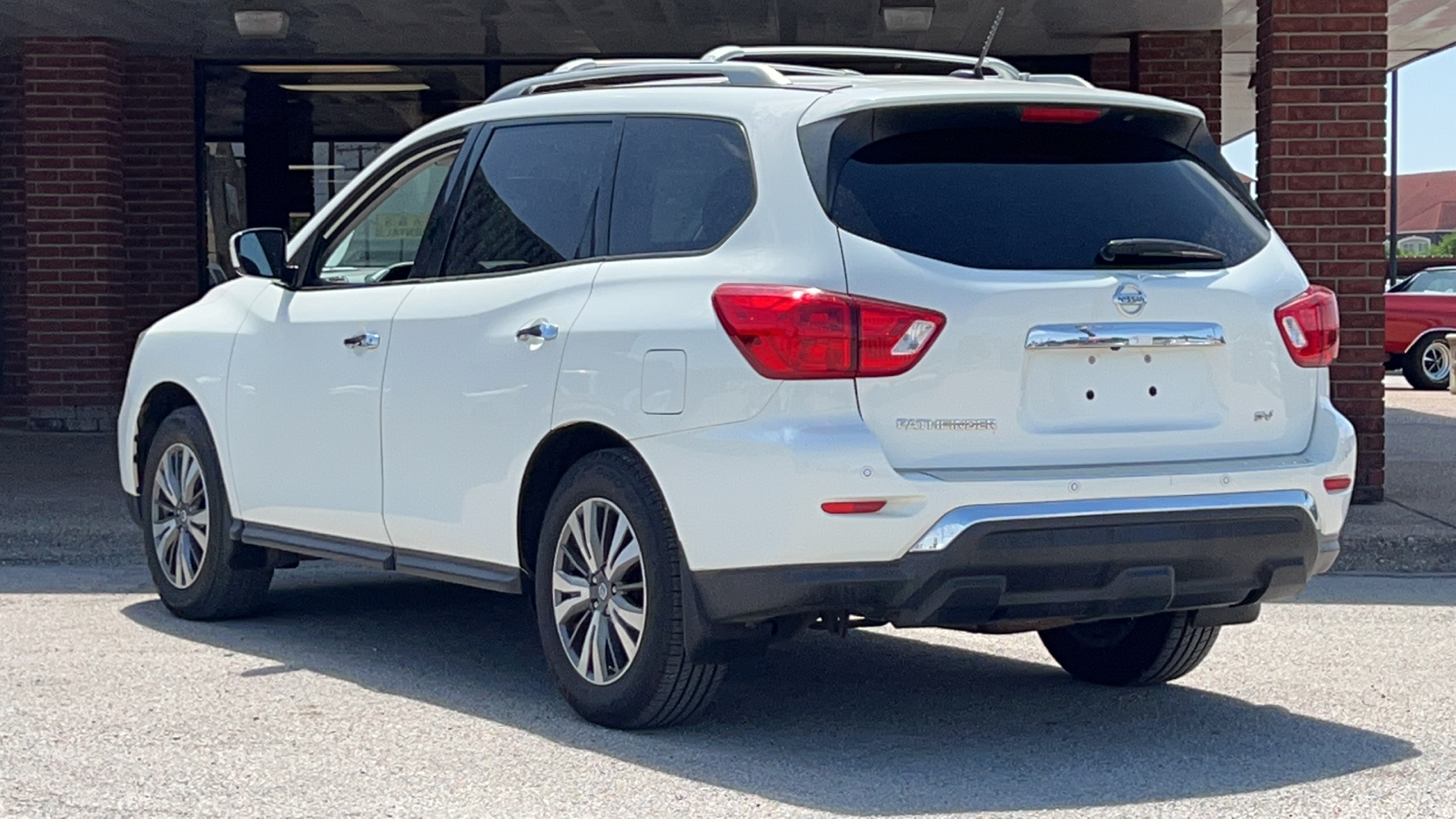 2017 Nissan Pathfinder SV 4