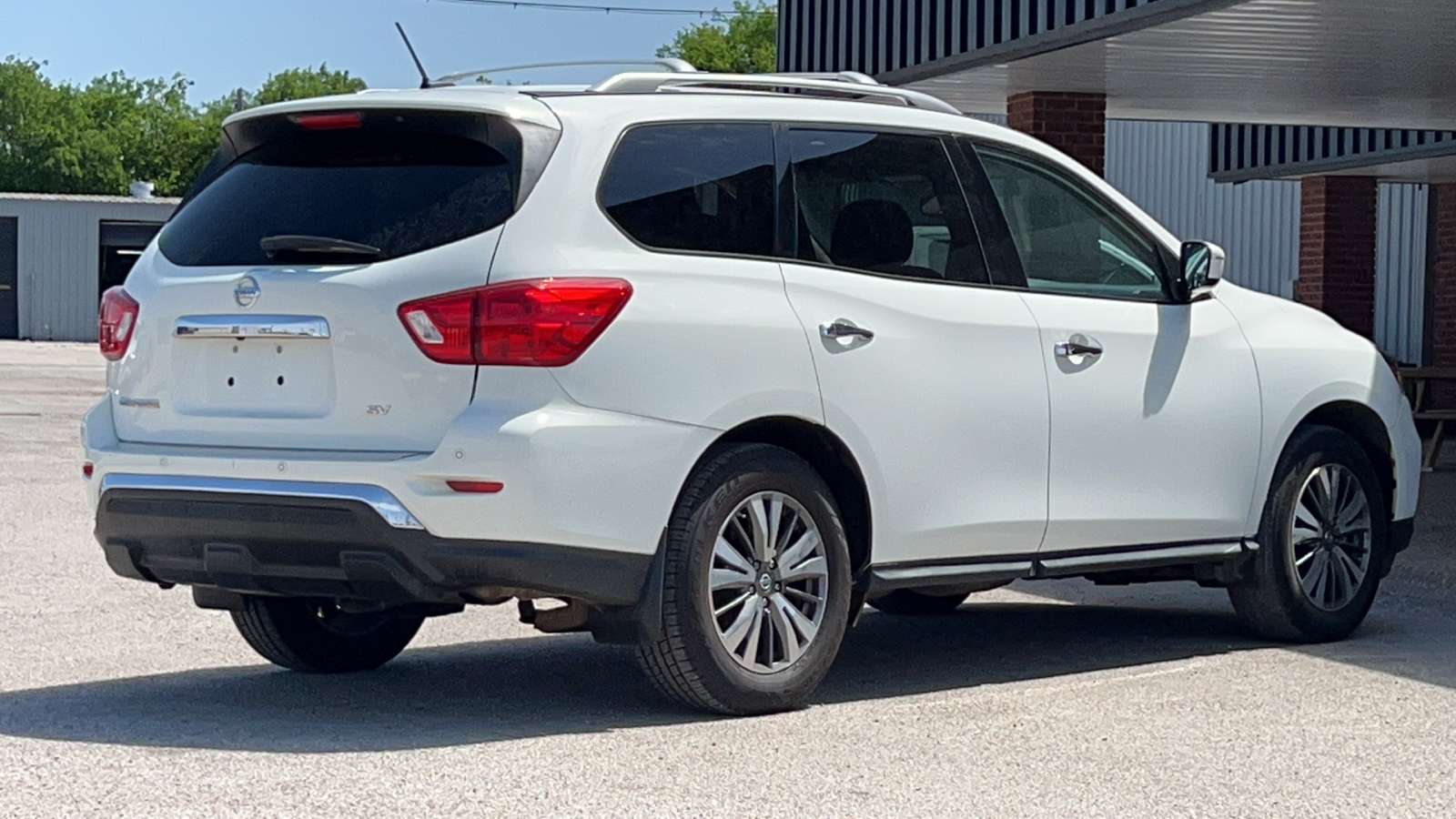 2017 Nissan Pathfinder SV 6