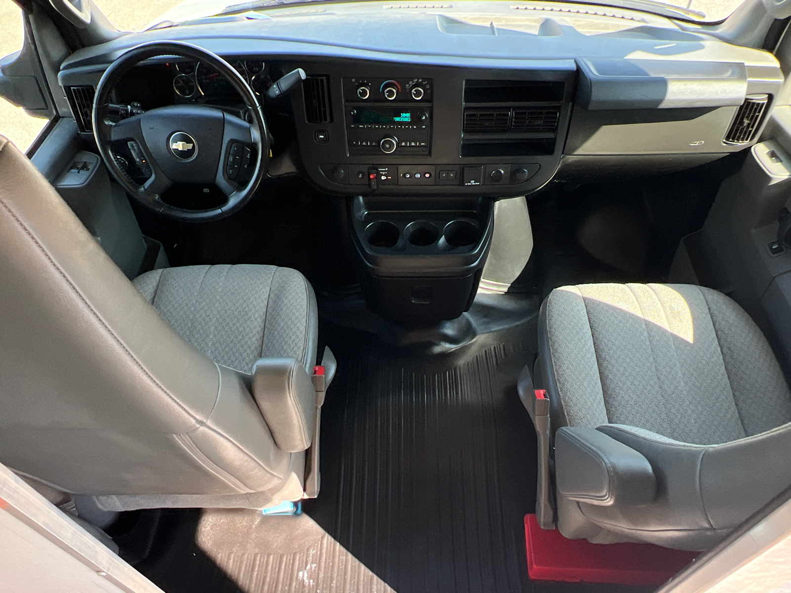 2021 Chevrolet Express 4500 Van 13