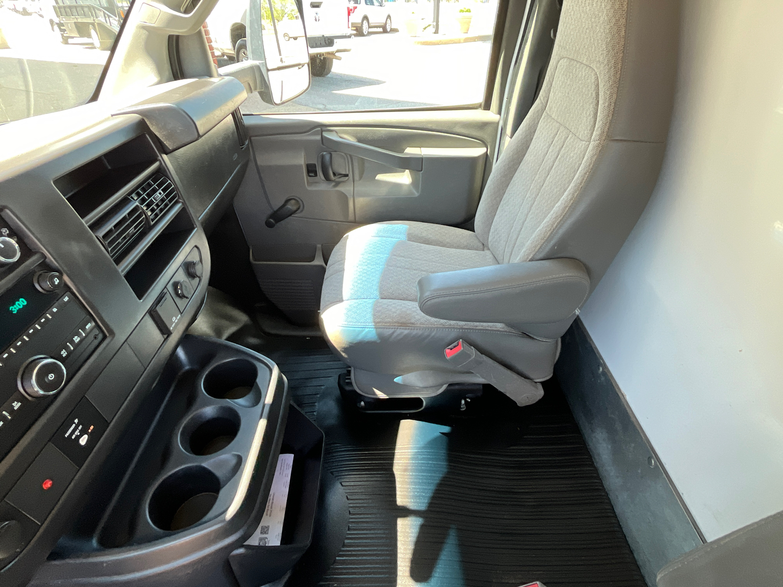 2016 Chevrolet Express Work Van 18