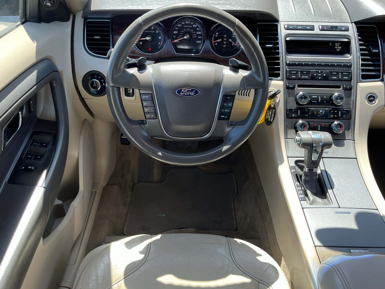 2012 Ford Taurus SEL 16