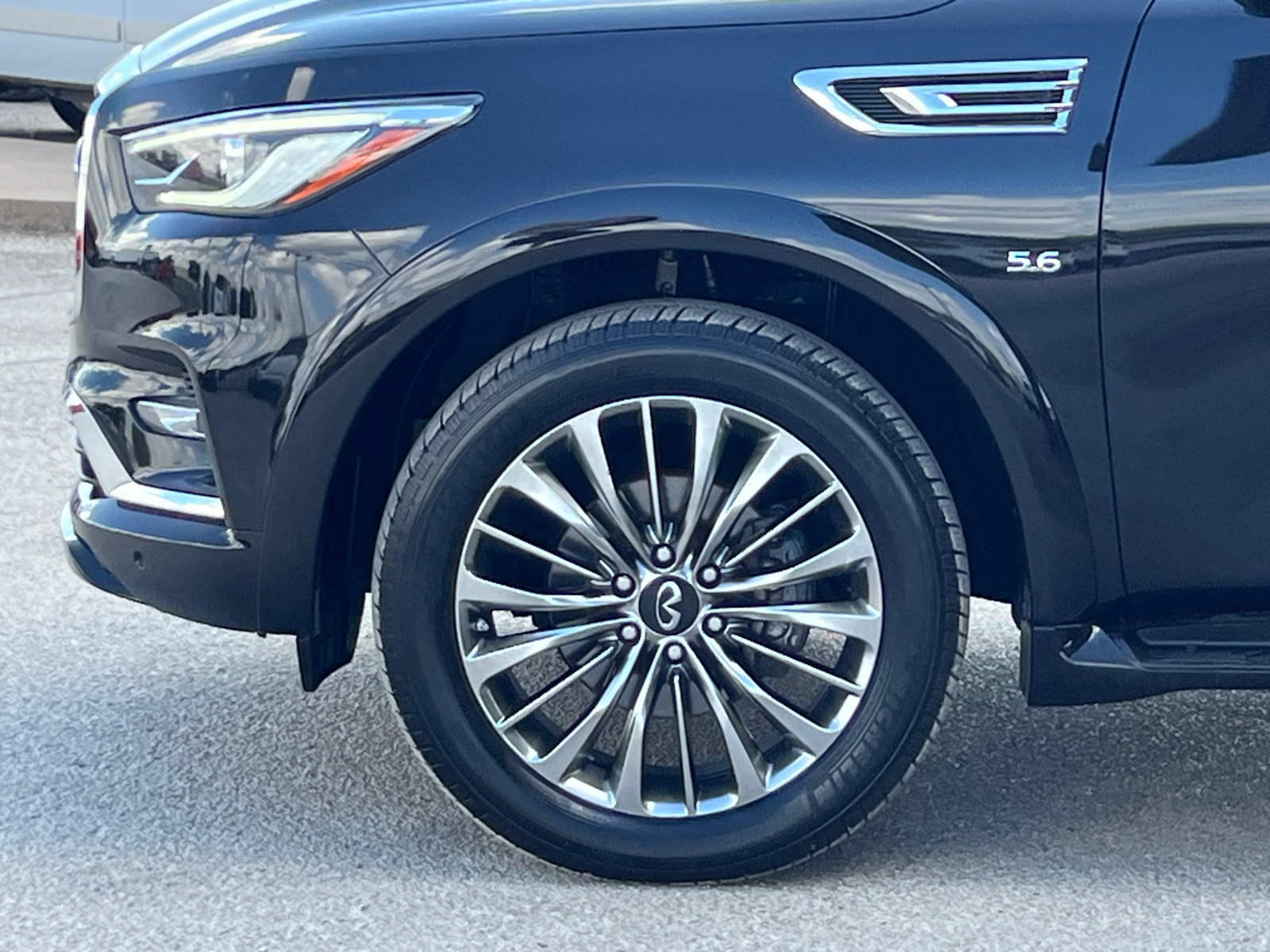 2018 INFINITI QX80 Base 5