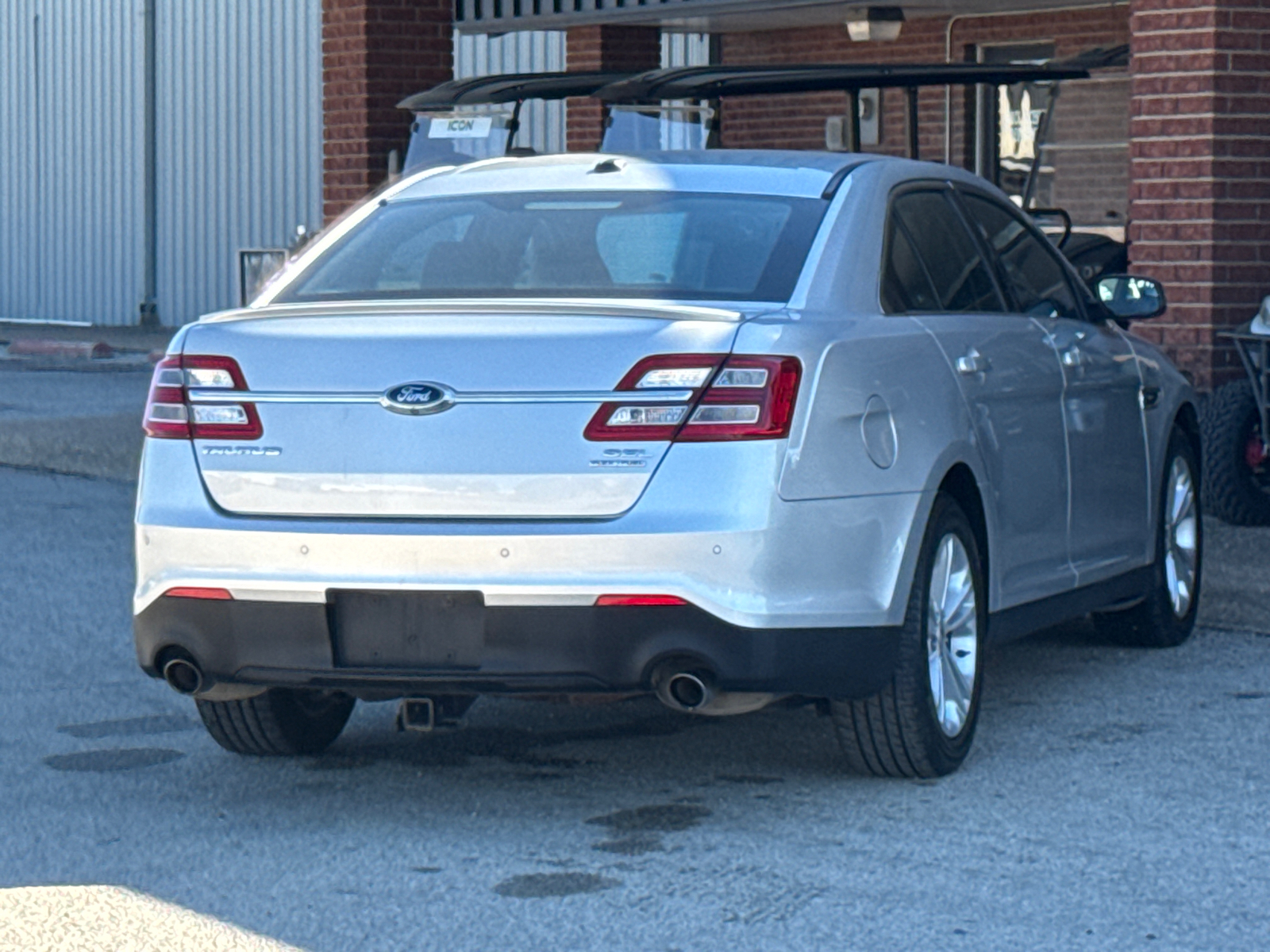 2015 Ford Taurus SEL 8