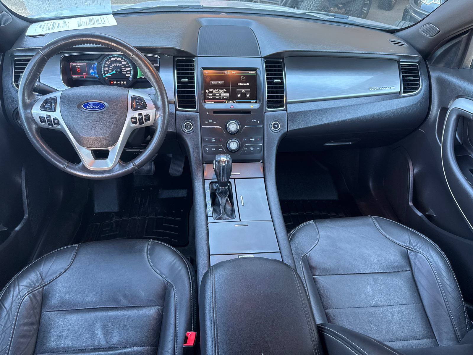 2015 Ford Taurus SEL 13