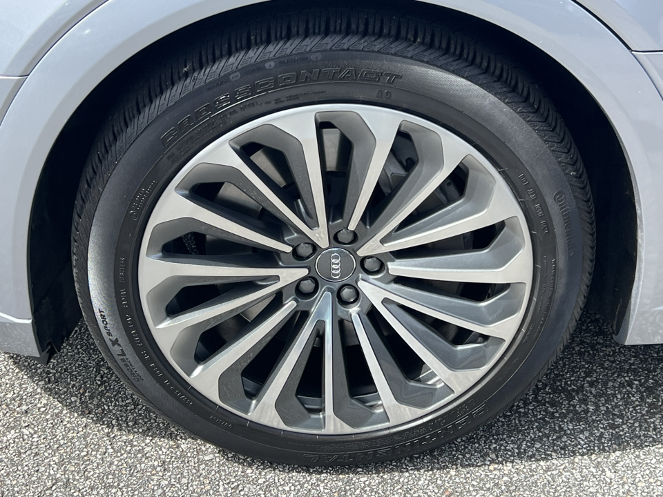 2019 Audi e-tron Prestige 11