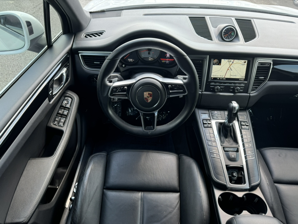 2015 Porsche Macan S 23