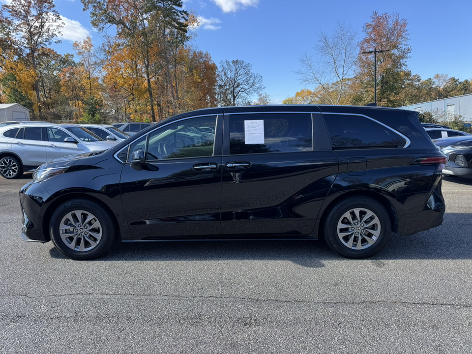 2022 Toyota Sienna XLE 4