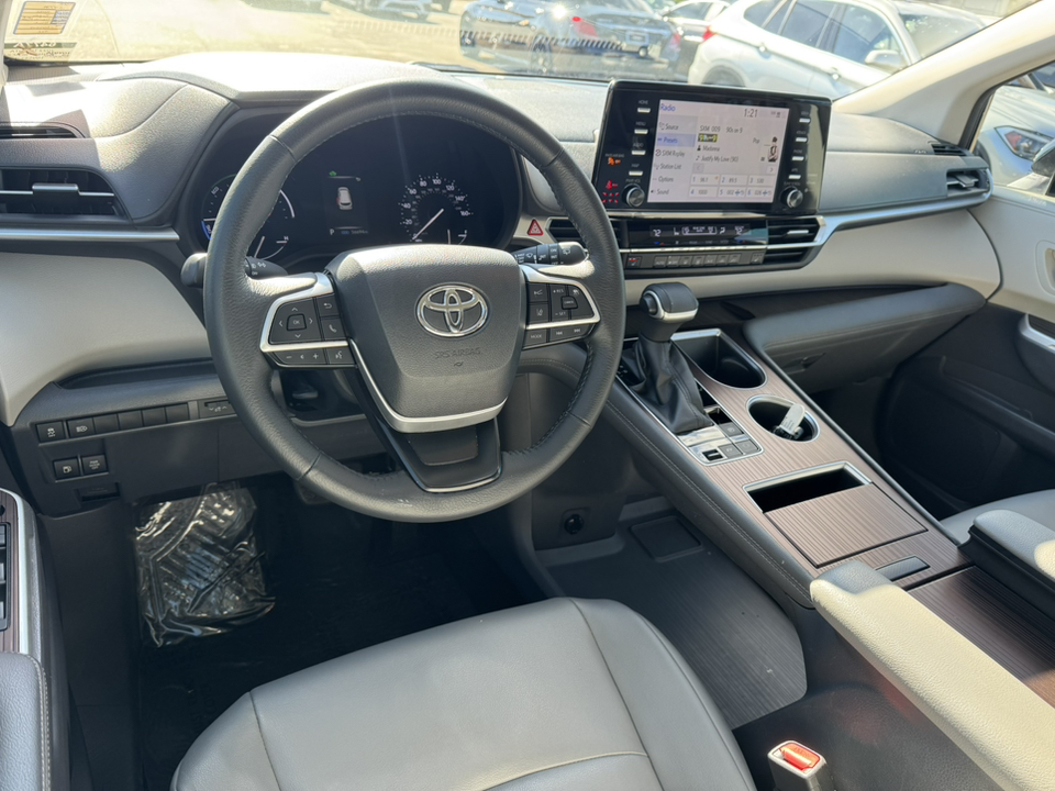 2022 Toyota Sienna XLE 20