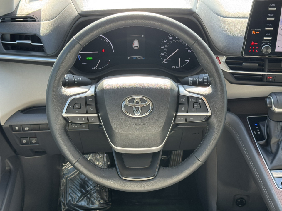 2022 Toyota Sienna XLE 22