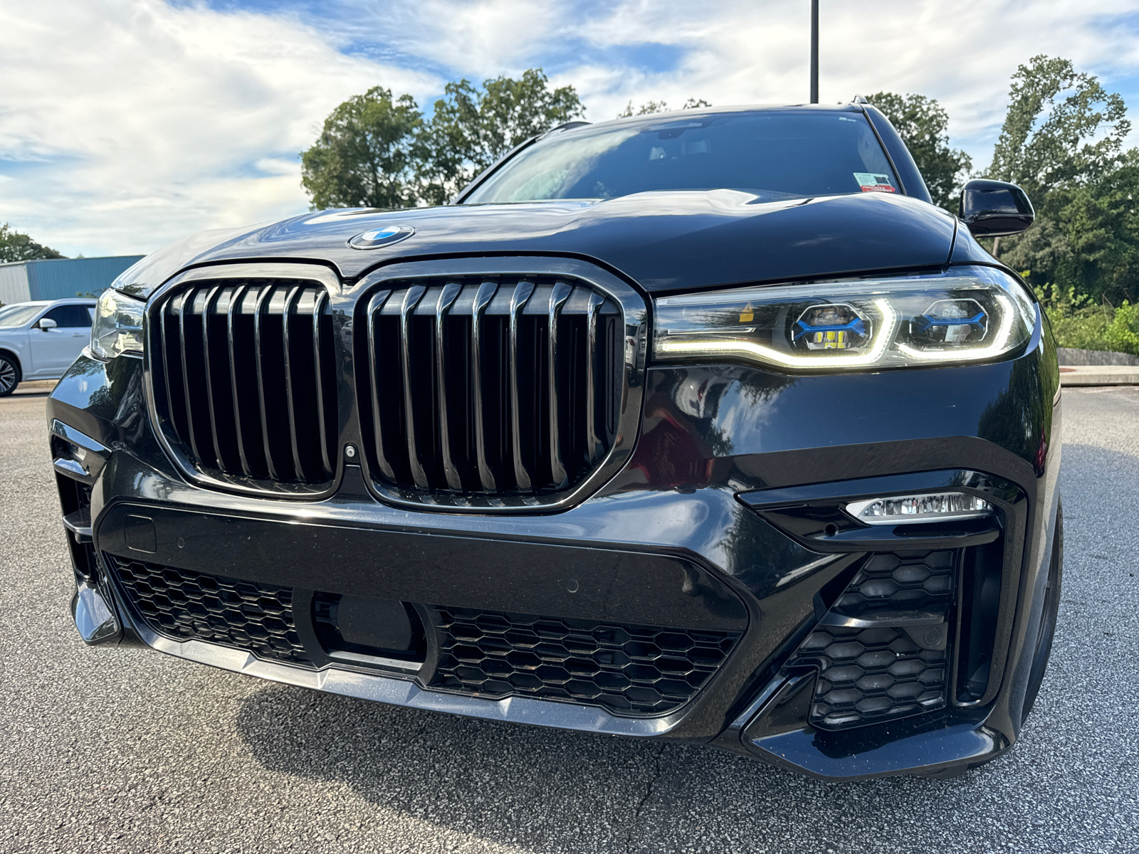 2022 BMW X7 M50i 1