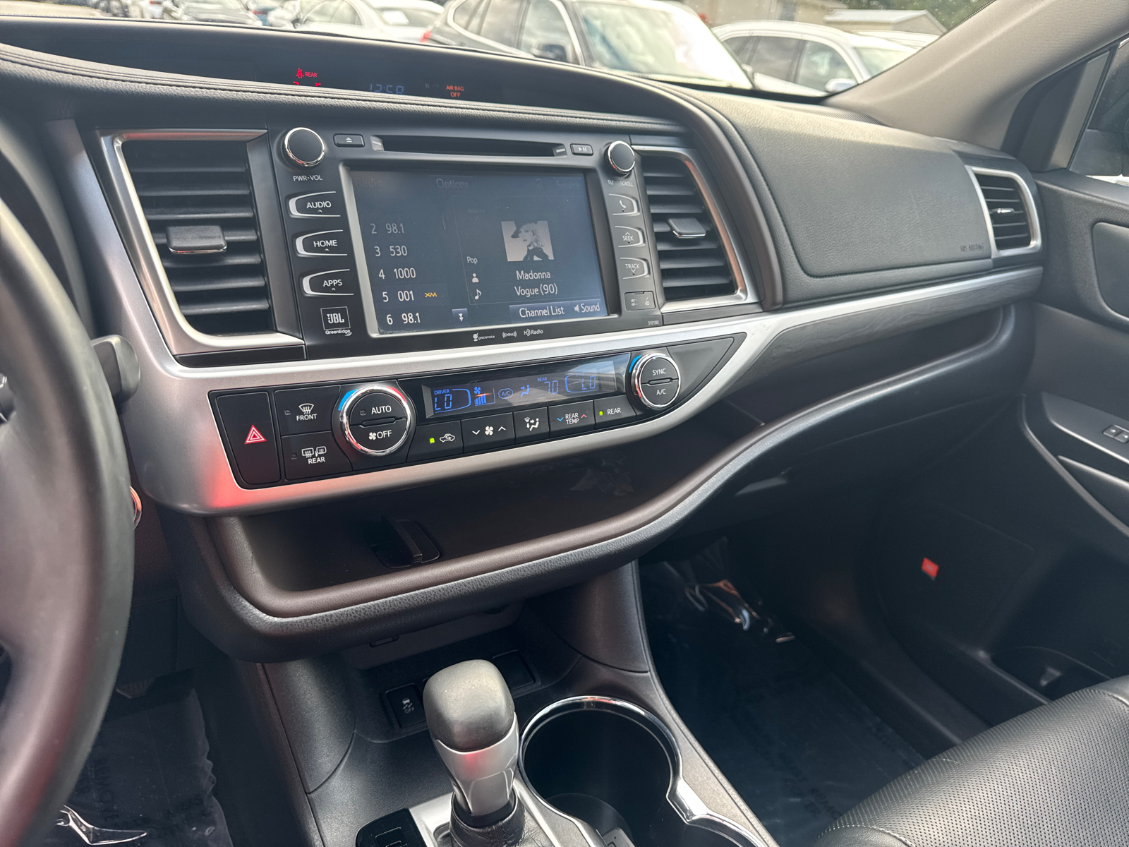 2018 Toyota Highlander Limited 29