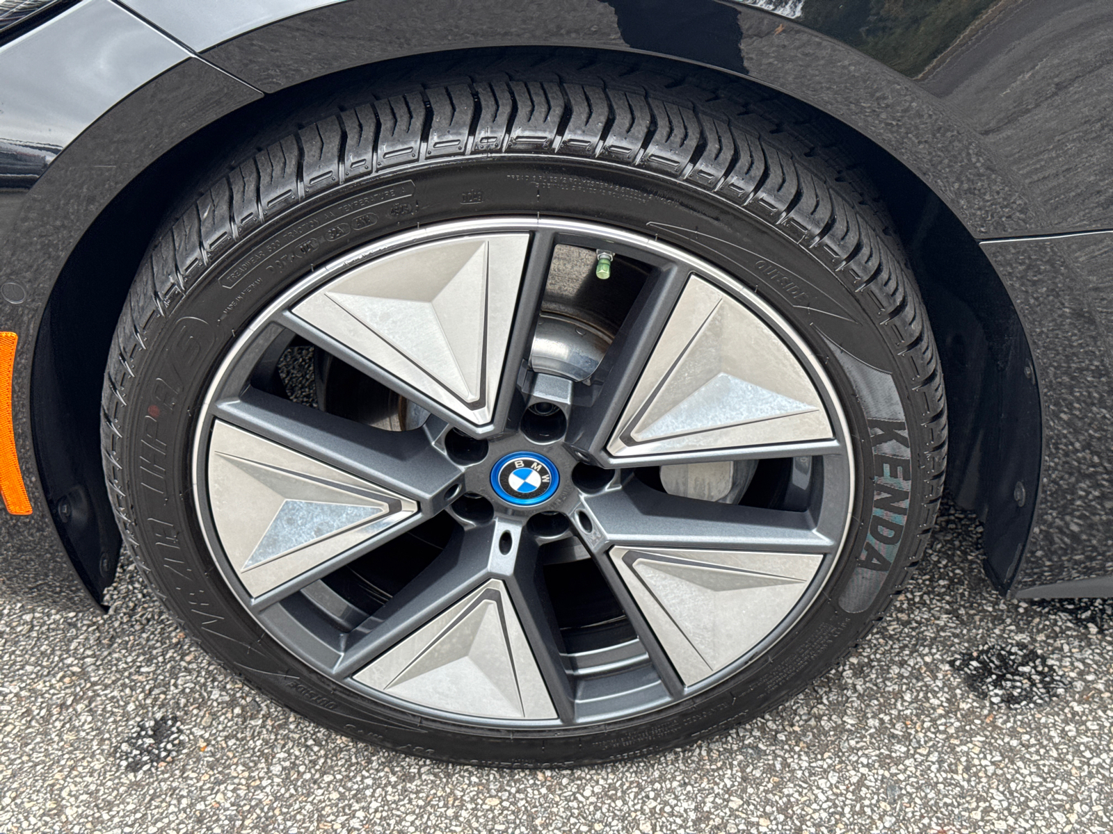 2023 BMW i4 eDrive35 11