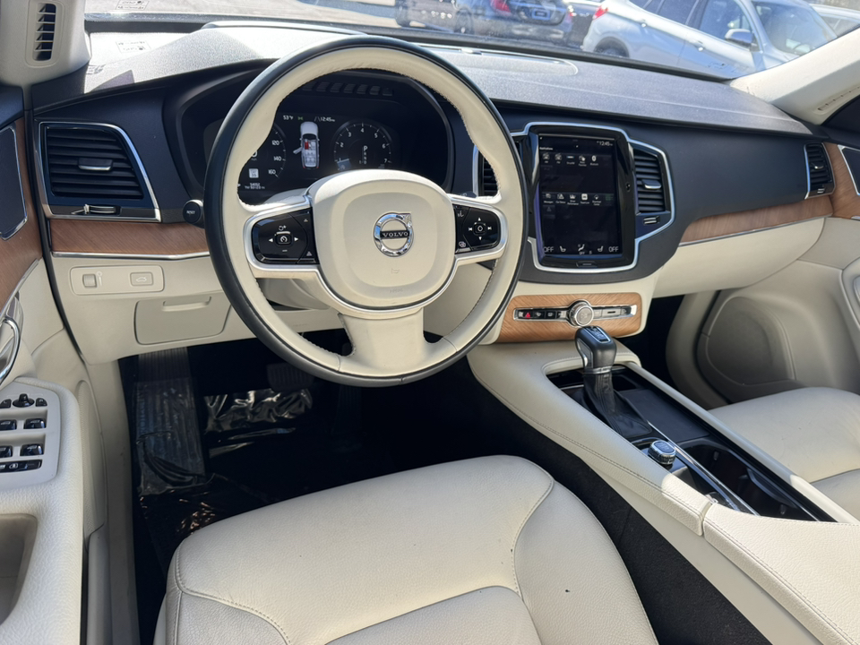 2022 Volvo XC90 T6 Momentum 21