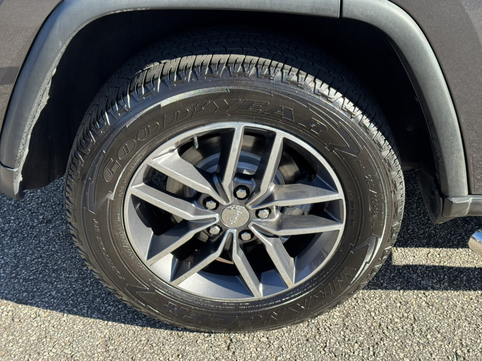 2017 Jeep Grand Cherokee Limited 17