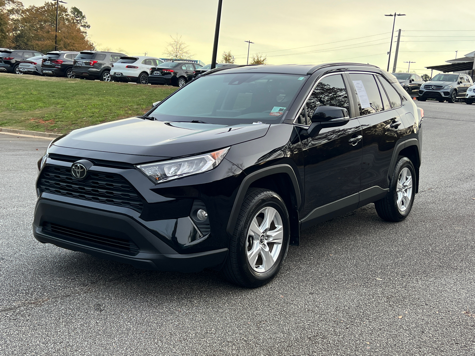 2021 Toyota RAV4 XLE 3