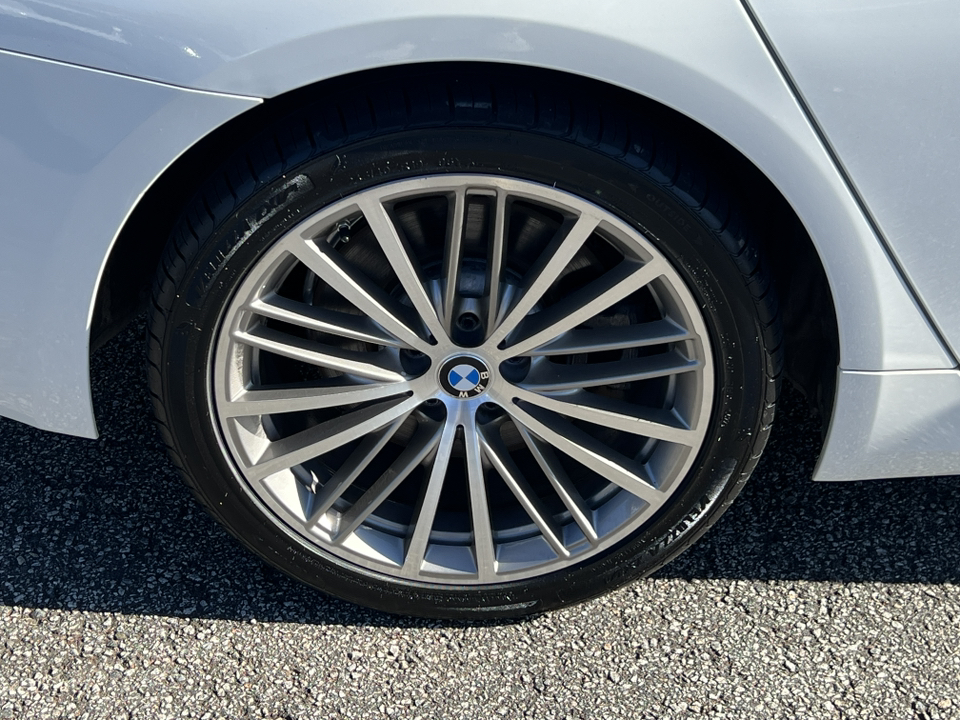 2018 BMW 5 Series 540i 17