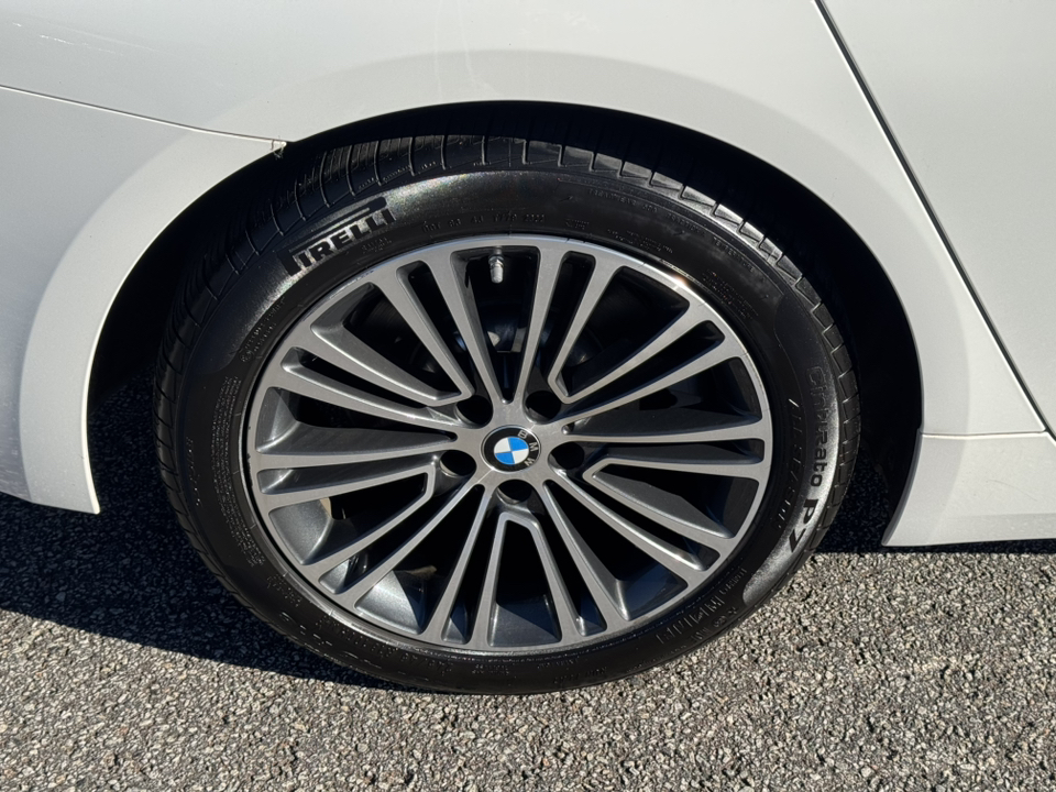 2019 BMW 5 Series 530i 17