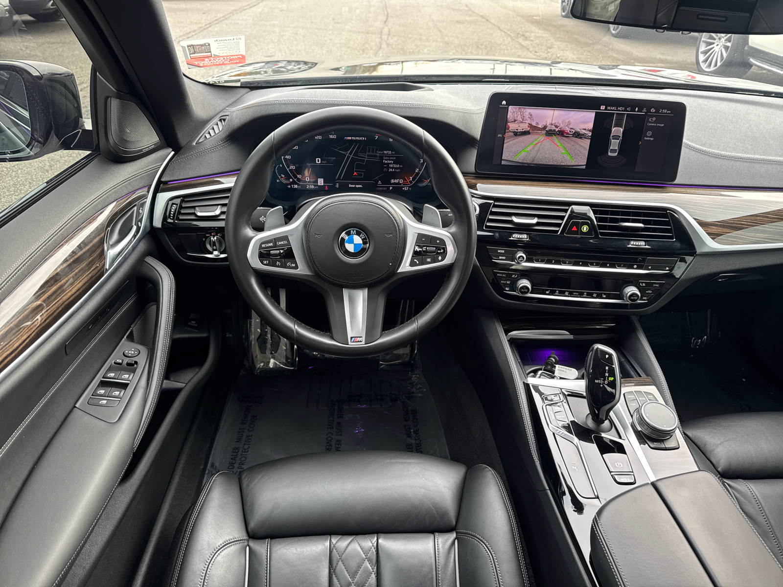 2022 BMW 5 Series M550i xDrive 23