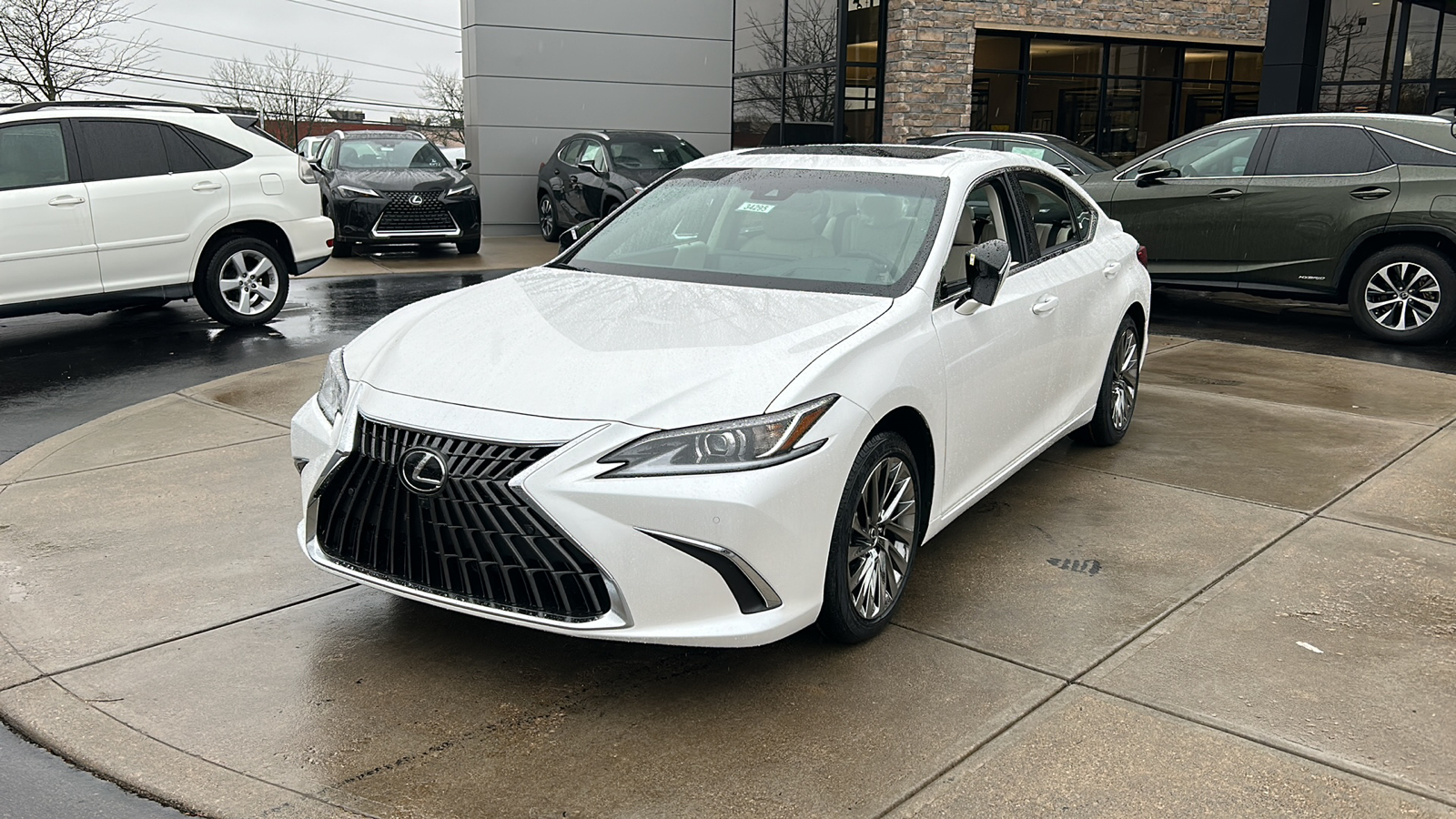 2024 Lexus ES Luxury 1