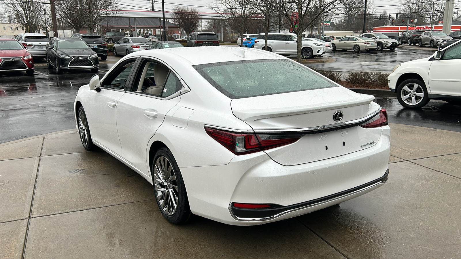 2024 Lexus ES Luxury 3