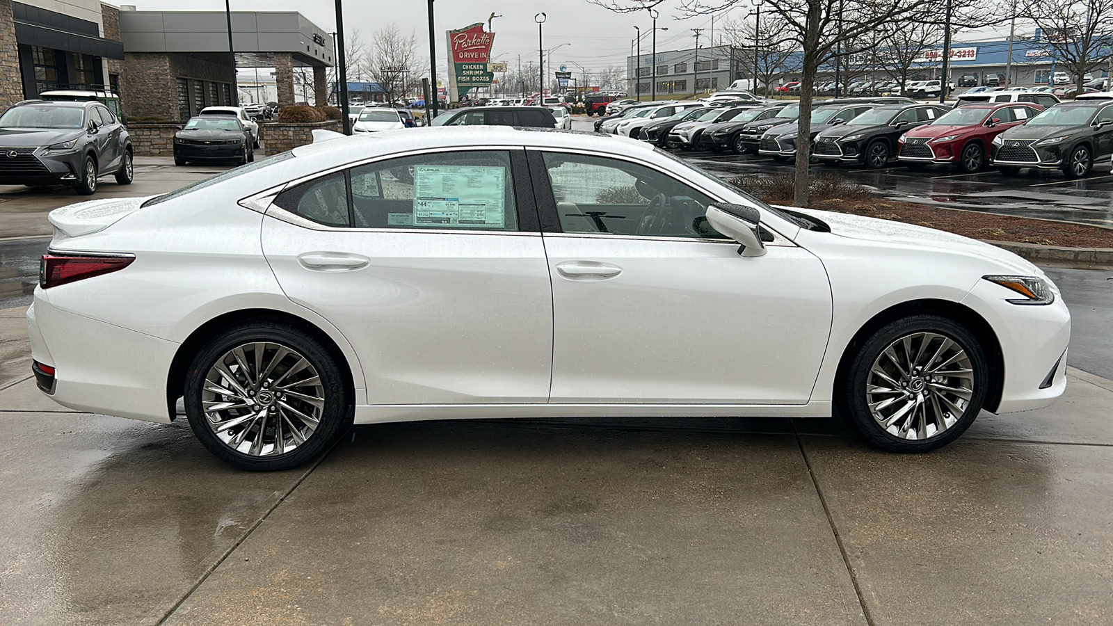 2024 Lexus ES Luxury 7