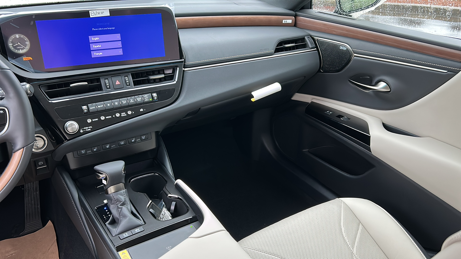 2024 Lexus ES Luxury 15